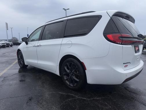 Bright White Clearcoat 2025 Chrysler Pacifica Limited