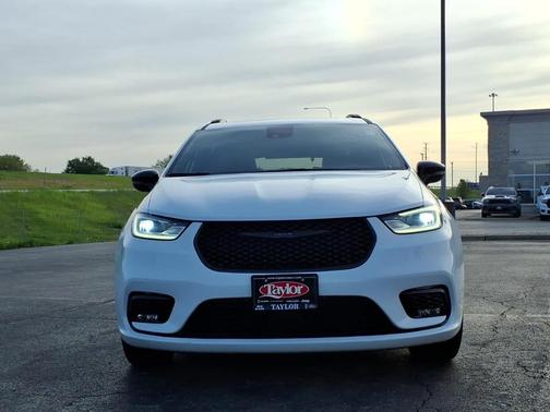 Bright White Clearcoat 2025 Chrysler Pacifica Limited