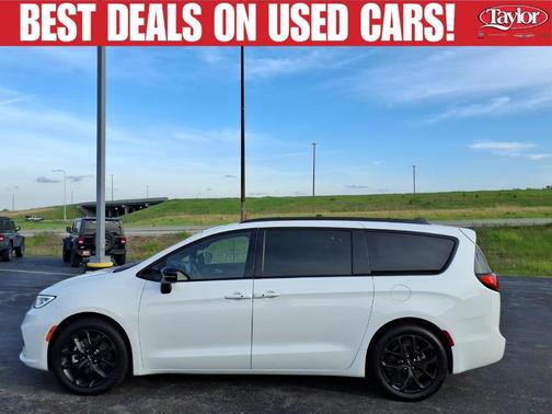 Bright White Clearcoat 2025 Chrysler Pacifica Limited