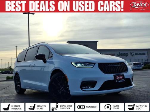 Bright White Clearcoat 2025 Chrysler Pacifica Limited