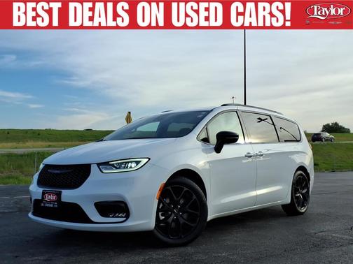 Bright White Clearcoat 2025 Chrysler Pacifica Limited