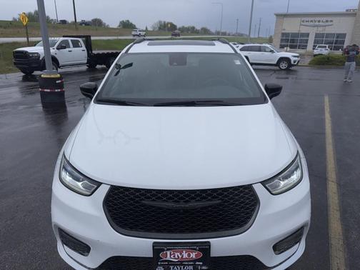 Bright White Clearcoat 2025 Chrysler Pacifica Limited