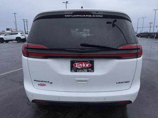 Bright White Clearcoat 2025 Chrysler Pacifica Limited