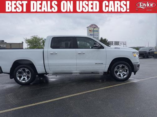 Bright White Clearcoat 2022 RAM 1500 Big Horn