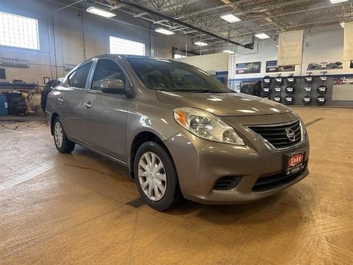 2012 Nissan Versa 1.6 SV