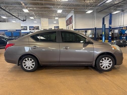 2012 Nissan Versa 1.6 SV