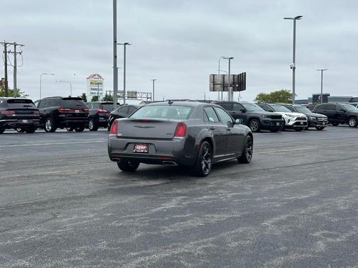 2023 Chrysler 300 Touring L