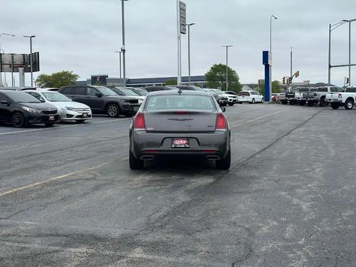 2023 Chrysler 300 Touring L