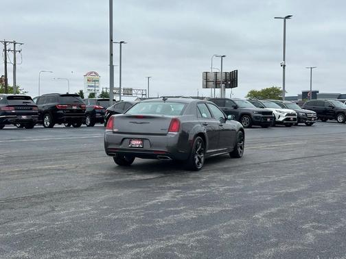 2023 Chrysler 300 Touring L