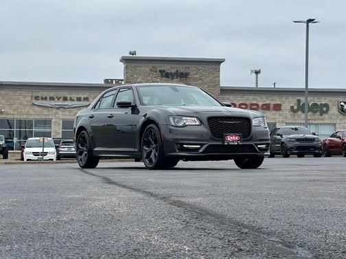 2023 Chrysler 300 Touring L