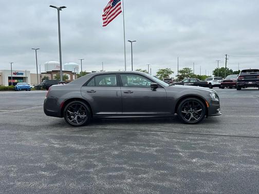 2023 Chrysler 300 Touring L