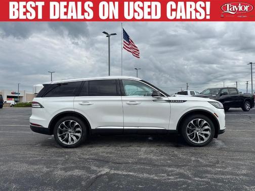 White Metallic 2025 Lincoln Aviator Premiere