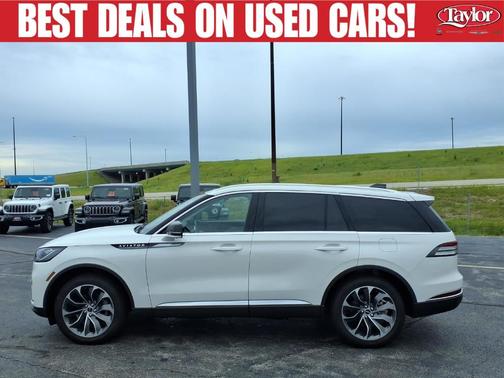White Metallic 2025 Lincoln Aviator Premiere