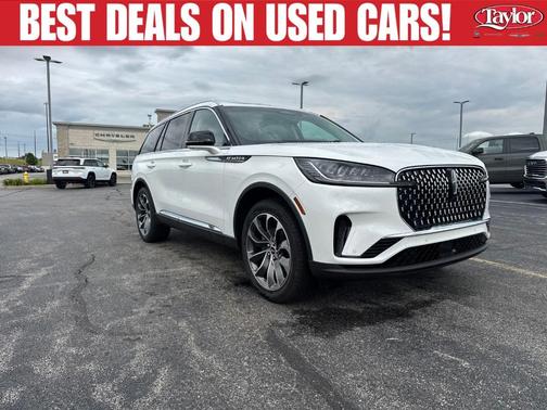 White Metallic 2025 Lincoln Aviator Premiere