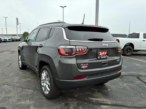 2024 Jeep Compass Latitude Lux