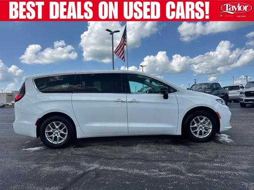 Bright White Clearcoat 2024 Chrysler Pacifica Touring-L