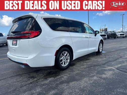 Bright White Clearcoat 2024 Chrysler Pacifica Touring-L