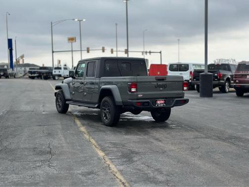 2021 Jeep Gladiator Sport