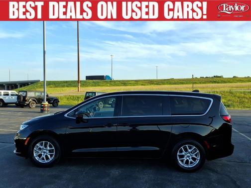 Diamond Black 2024 Chrysler Pacifica Touring-L