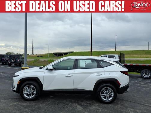 White Pearl 2025 Hyundai TUCSON SE