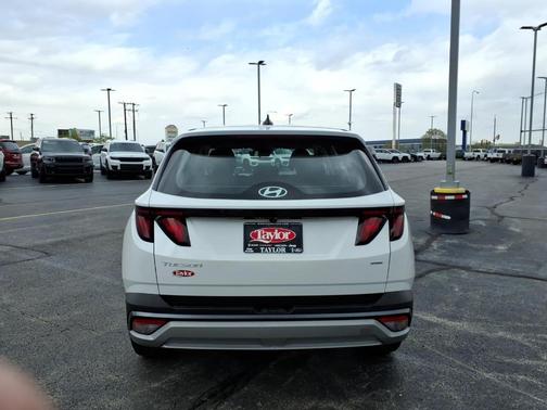 White Pearl 2025 Hyundai TUCSON SE