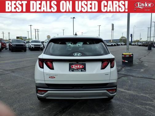White Pearl 2025 Hyundai TUCSON SE