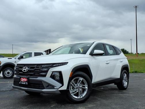 White Pearl 2025 Hyundai TUCSON SE
