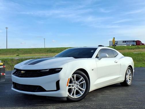 Summit White 2019 Chevrolet Camaro 1LS