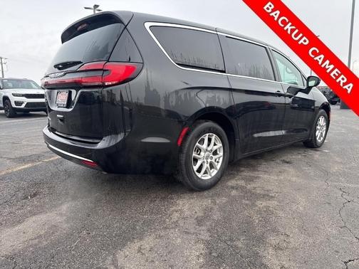 2023 Chrysler Pacifica Touring-L