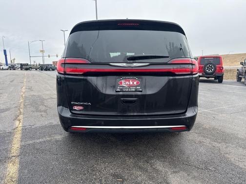 2023 Chrysler Pacifica Touring-L