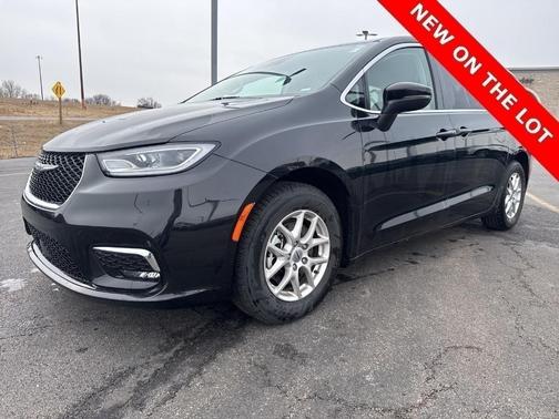 2023 Chrysler Pacifica Touring-L