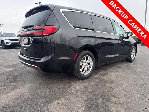 2023 Chrysler Pacifica Touring-L