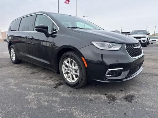 2023 Chrysler Pacifica Touring-L