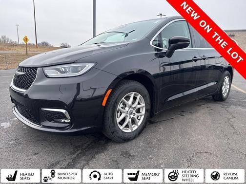 2023 Chrysler Pacifica Touring-L