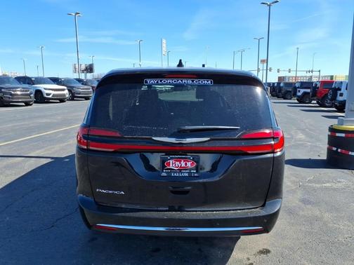 2023 Chrysler Pacifica Touring-L