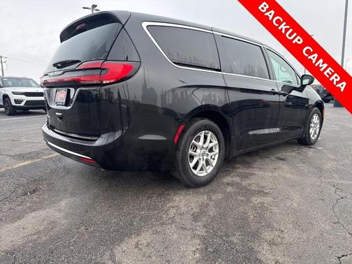 2023 Chrysler Pacifica Touring-L