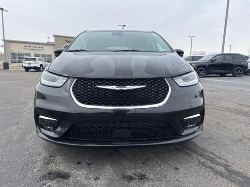 2023 Chrysler Pacifica Touring-L