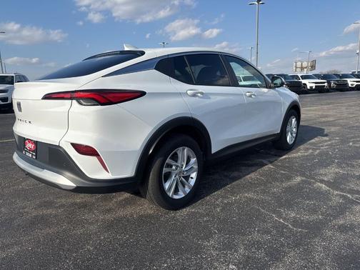 Summit White 2025 Buick Envista Preferred