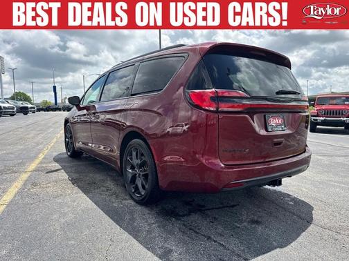 Velvet Red Pearlcoat 2021 Chrysler Pacifica Touring-L