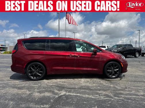 Velvet Red Pearlcoat 2021 Chrysler Pacifica Touring-L