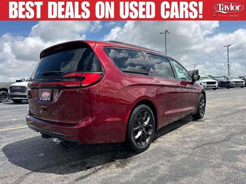 Velvet Red Pearlcoat 2021 Chrysler Pacifica Touring-L