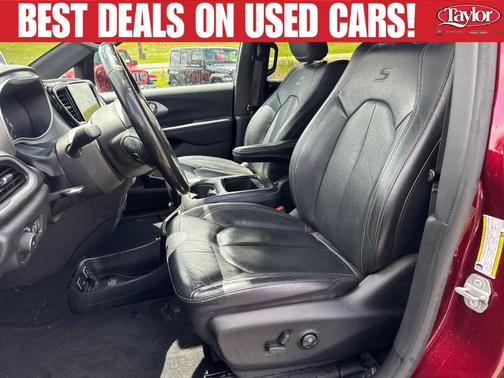 Velvet Red Pearlcoat 2021 Chrysler Pacifica Touring-L