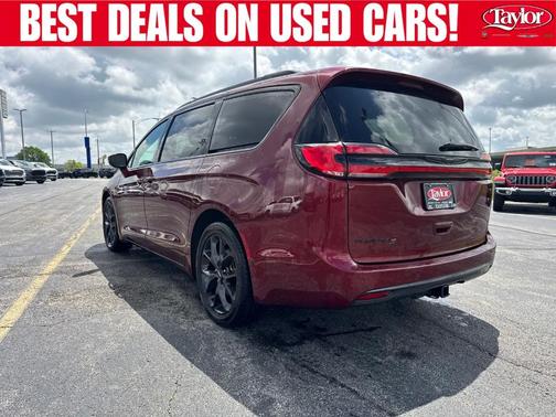 Velvet Red Pearlcoat 2021 Chrysler Pacifica Touring-L