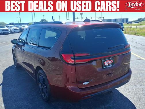 Velvet Red Pearlcoat 2021 Chrysler Pacifica Touring-L