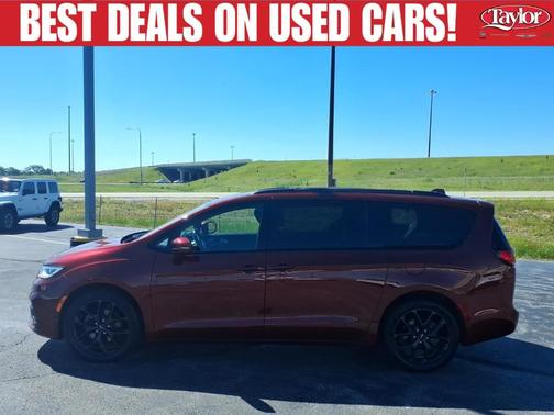 Velvet Red Pearlcoat 2021 Chrysler Pacifica Touring-L