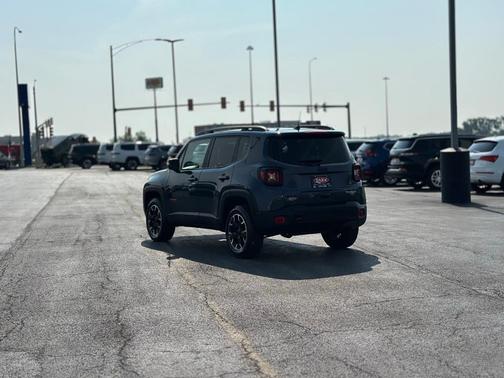 2023 Jeep Renegade Trailhawk