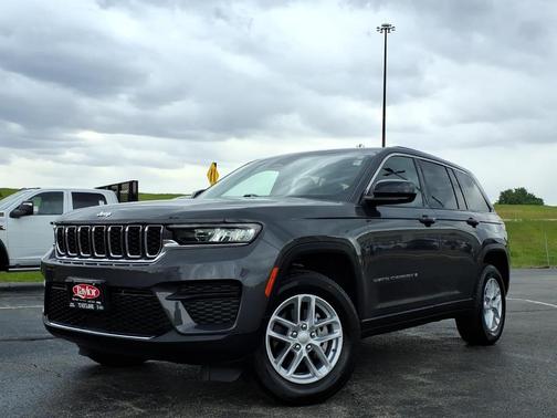 Metallic 2023 Jeep Grand Cherokee Laredo