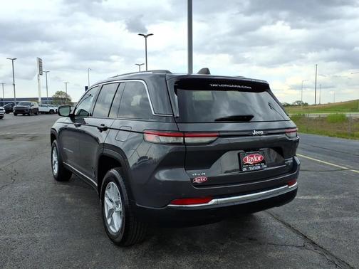Metallic 2023 Jeep Grand Cherokee Laredo