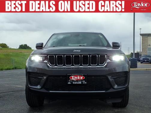 Metallic 2023 Jeep Grand Cherokee Laredo