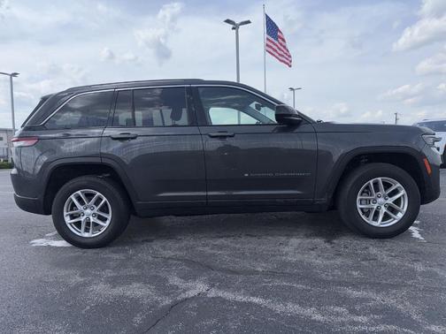 Metallic 2023 Jeep Grand Cherokee Laredo